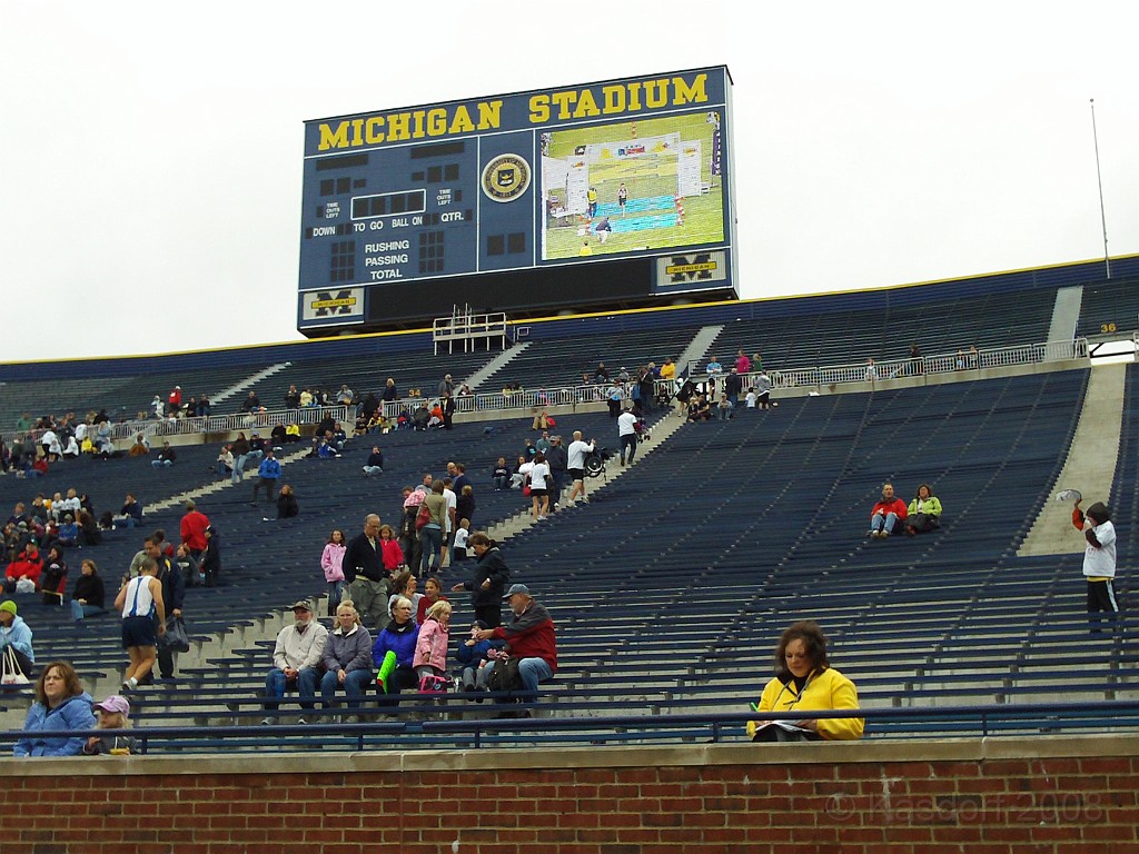 BHGH 2009 0326.jpg - The Big House Big Heat 5 and 10 K race. October 4, 2009 run in Ann Arbor Michigan finishes on the 50 yard line of the University of Michigan stadium.